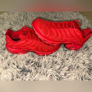 Women’s Nike Air Max (ACCEPTING OFFERS)